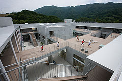 とどろみの森学園（←サブ：文字小さく）　箕面市立止々呂美小学校・中学校<br />TODOROMINOMORI GAKUEN  MINOH ELEMENTARY SCHOOL, JUNIOR HIGH SCHOOL２